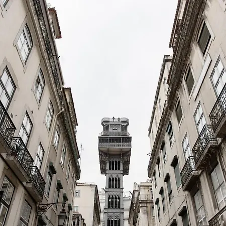 Center Vi Apartment *